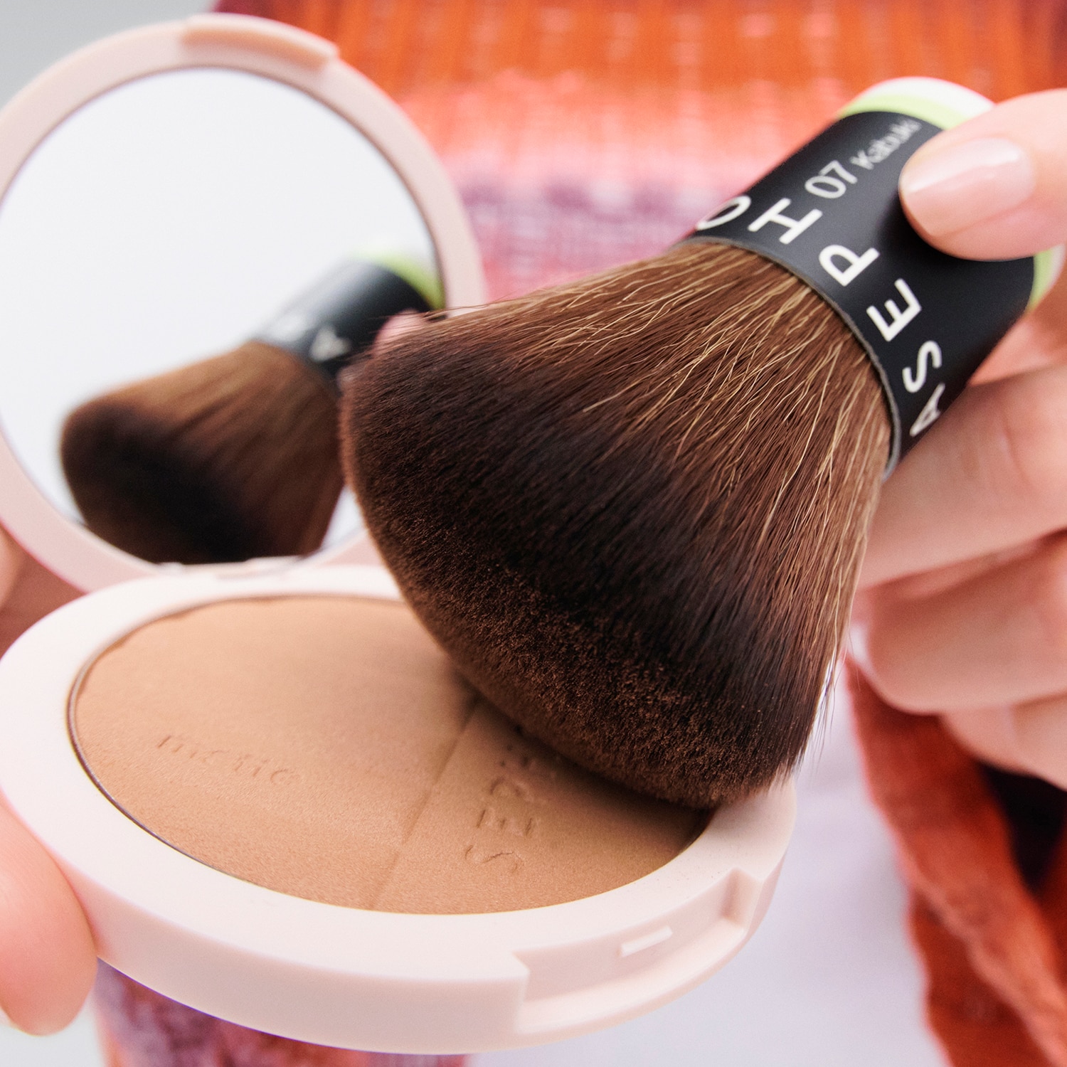 THE KABUKI BRUSH-24 07 (BROCHA KABUKI)